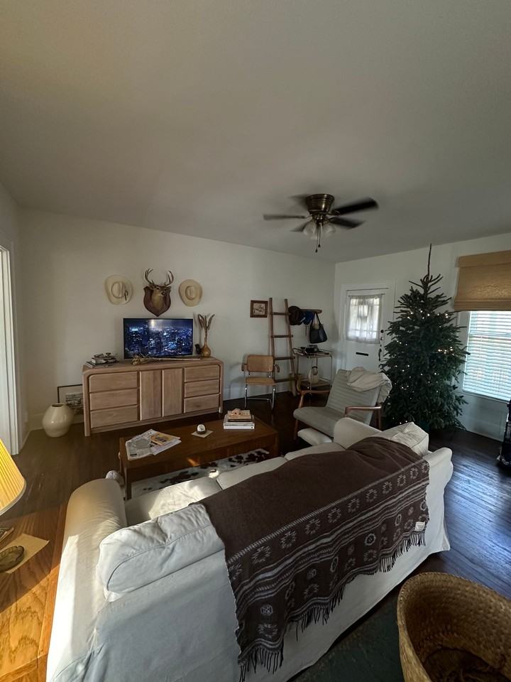 1513 Enfield C - Photo 3 of 6