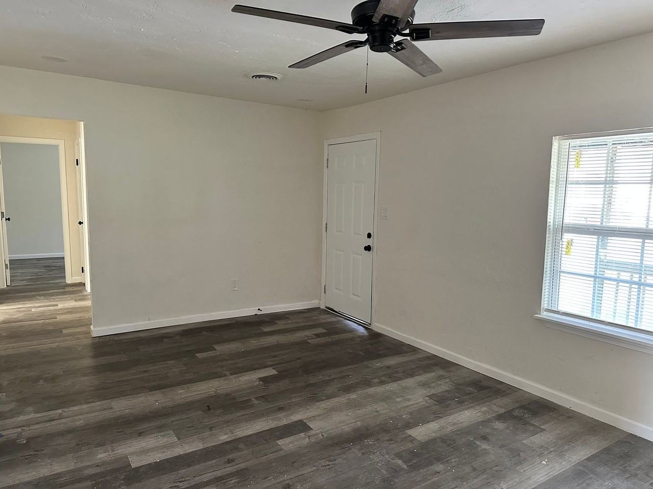 2807 Nw 26th St - Photo 2 of 23