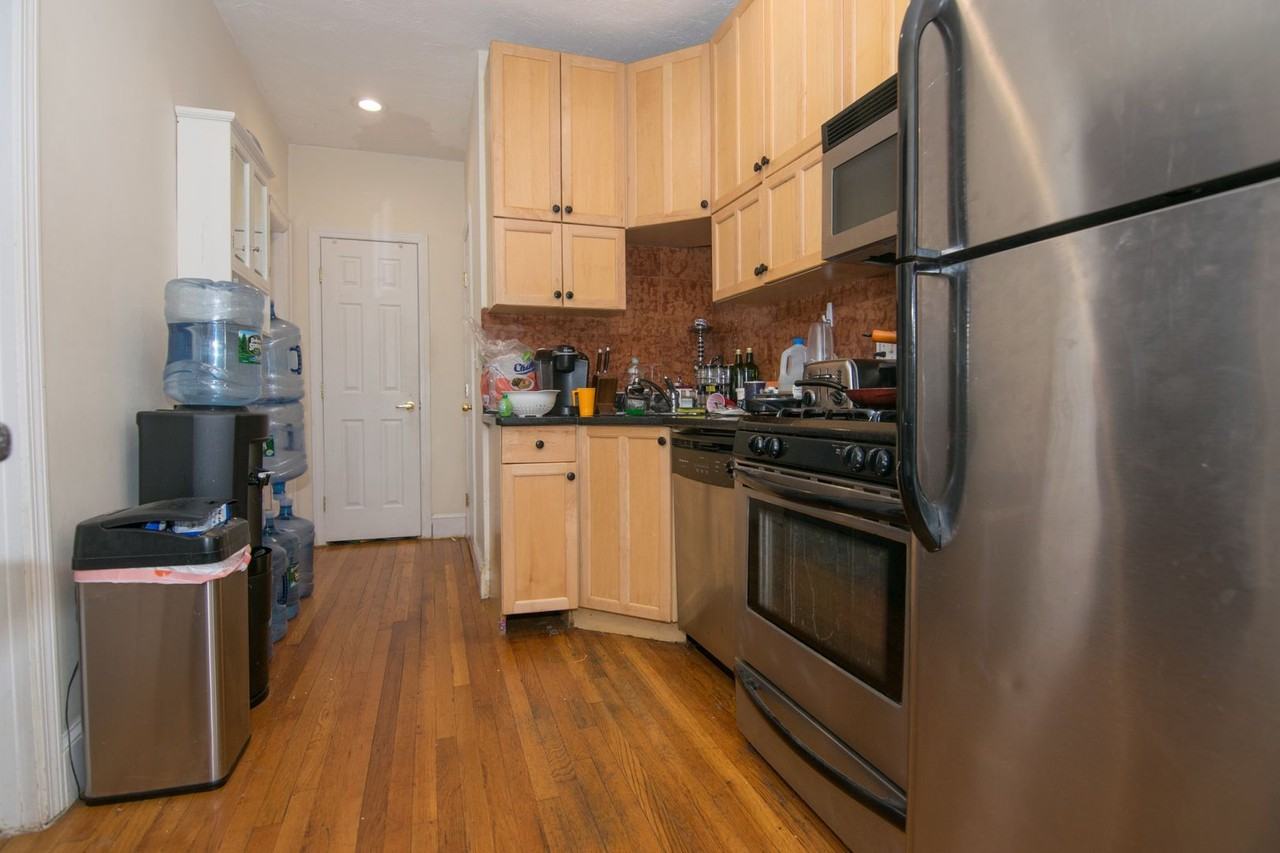 61 Thacher St - Photo 2 of 7