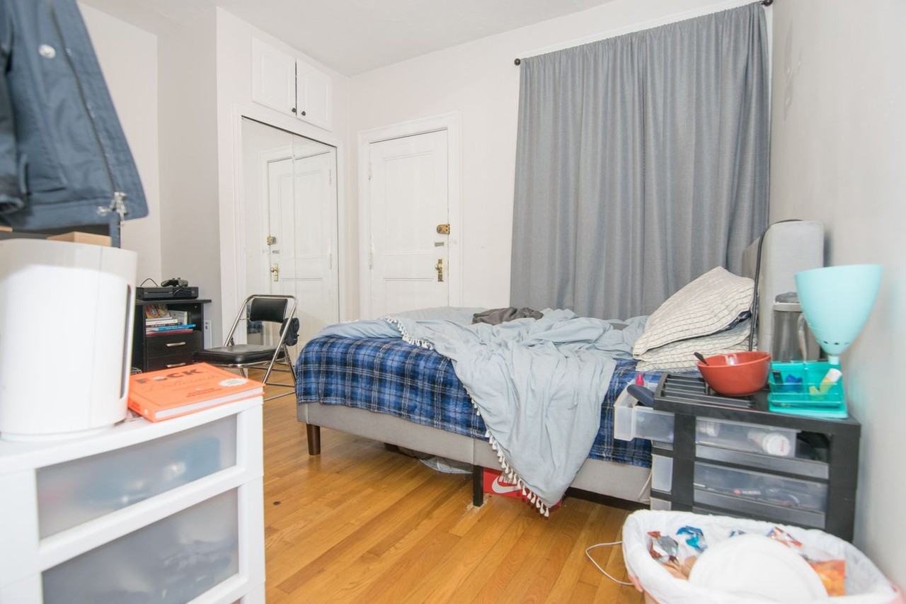 61 Thacher St - Photo 3 of 7