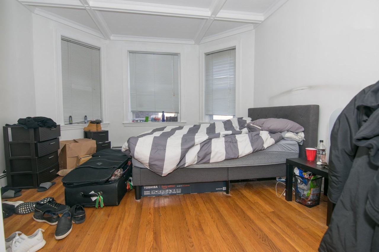 61 Thacher St - Photo 4 of 7