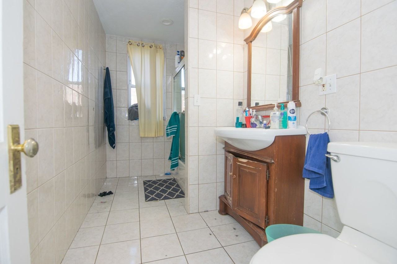 61 Thacher St - Photo 5 of 7