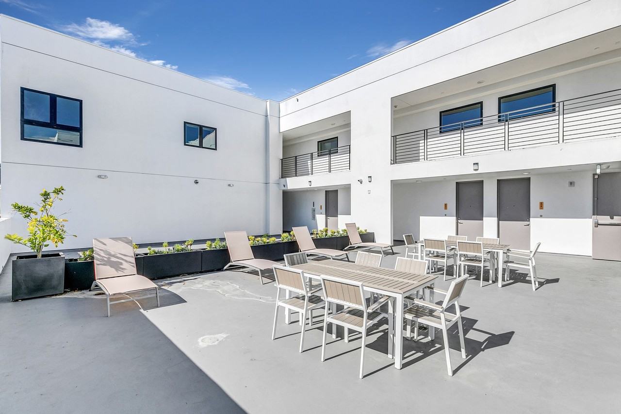 825 Coronado - Photo 5 of 50