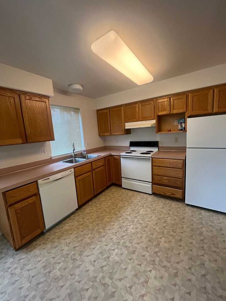 1675 Ono Avenue - Photo 4 of 11