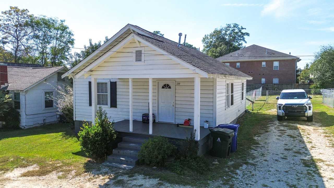 229 Cook St