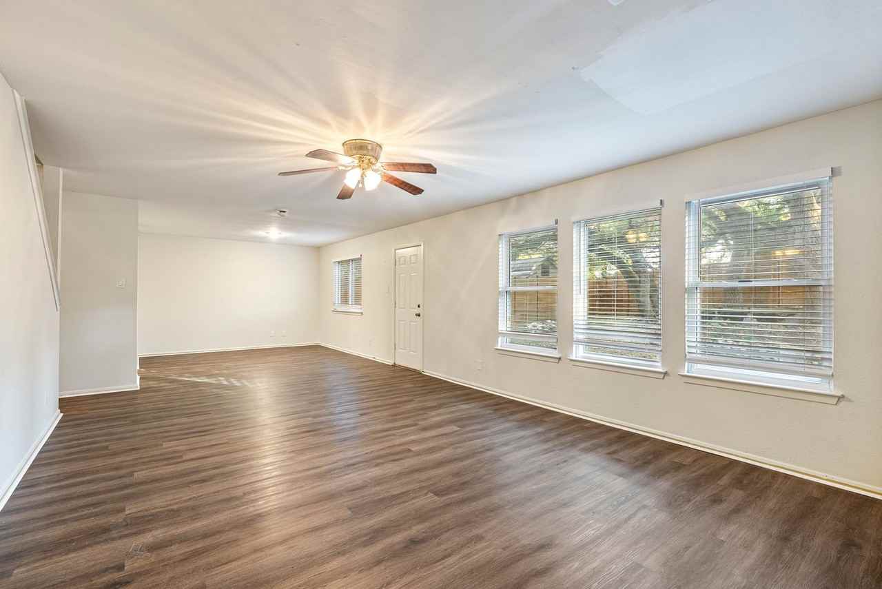 1105 Hermitage Dr - Photo 5 of 23