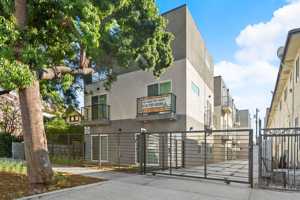 featured image of 1034 N Oxford Ave