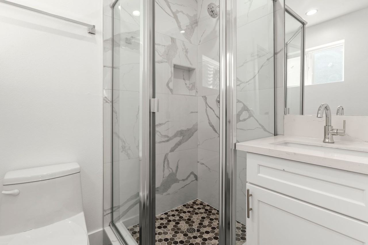 1034 N Oxford - Photo 7 of 48