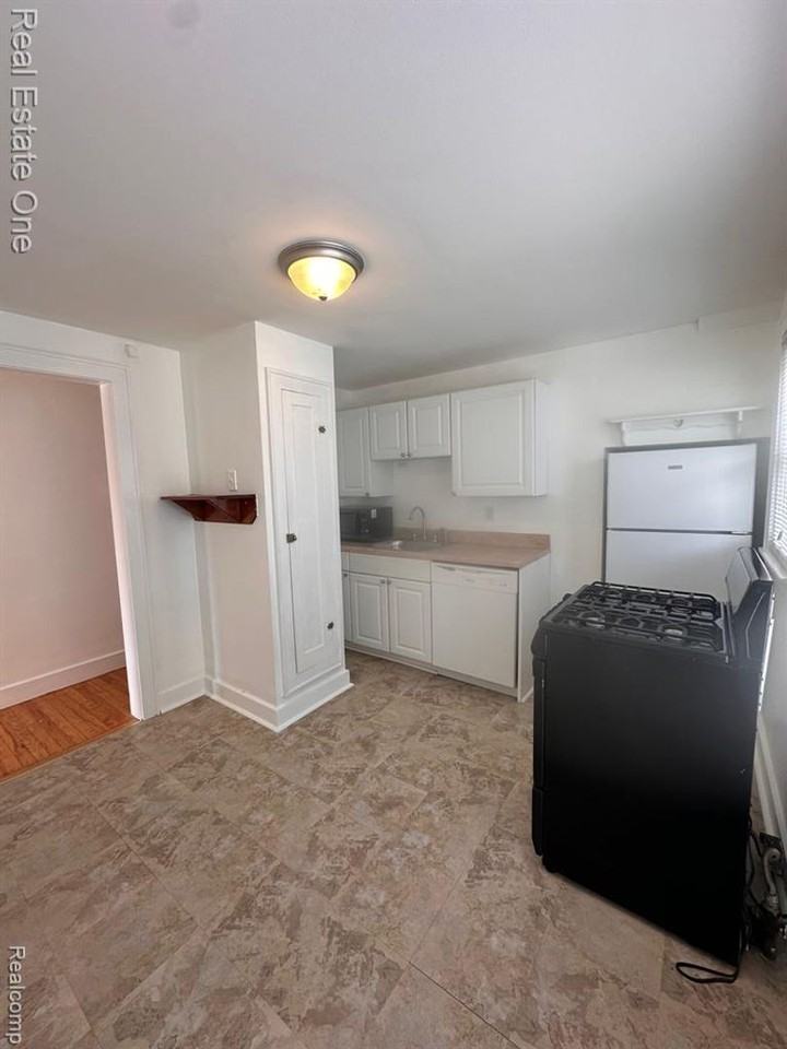 122 W Houstonia Ave #B - Photo 2 of 16