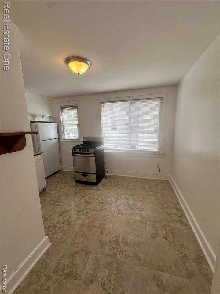 122 W Houstonia Ave #B - Photo 3 of 16