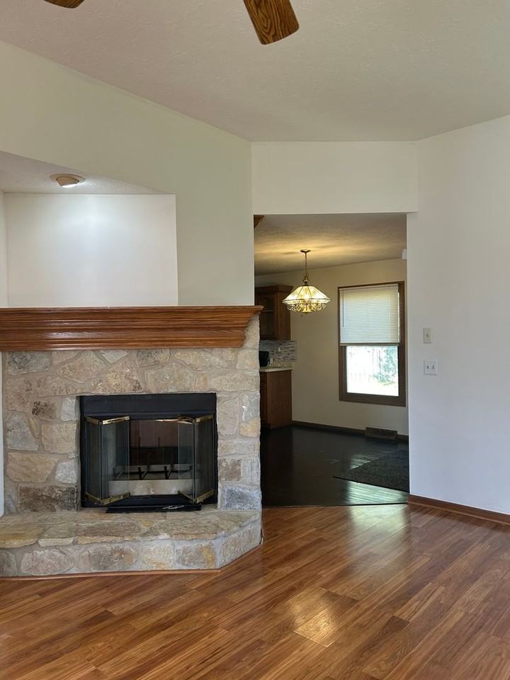 8391 Lanmark Dr - Photo 3 of 30