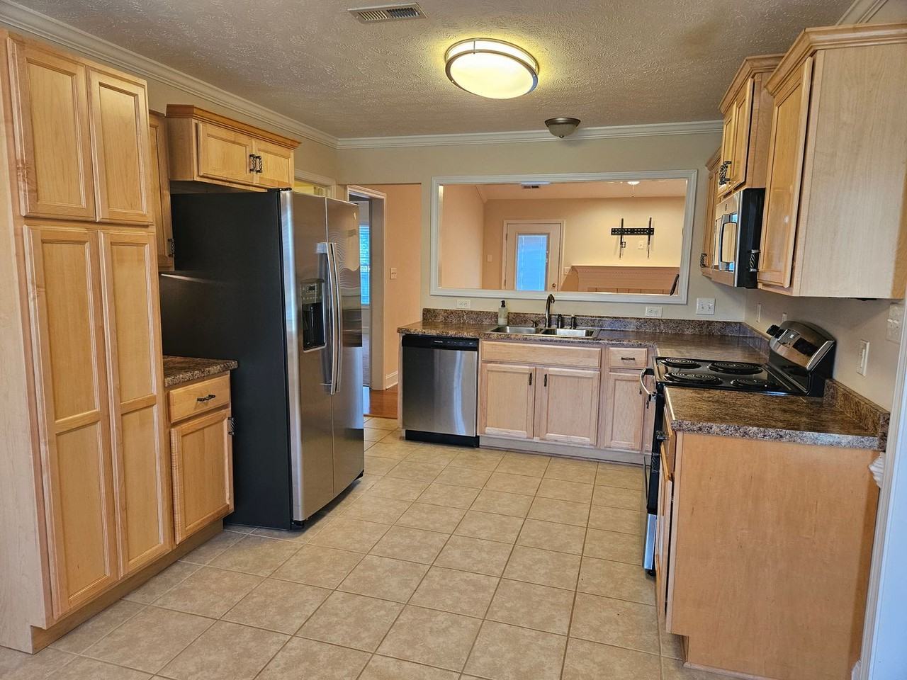 3332 Eastgate St - Photo 3 of 16