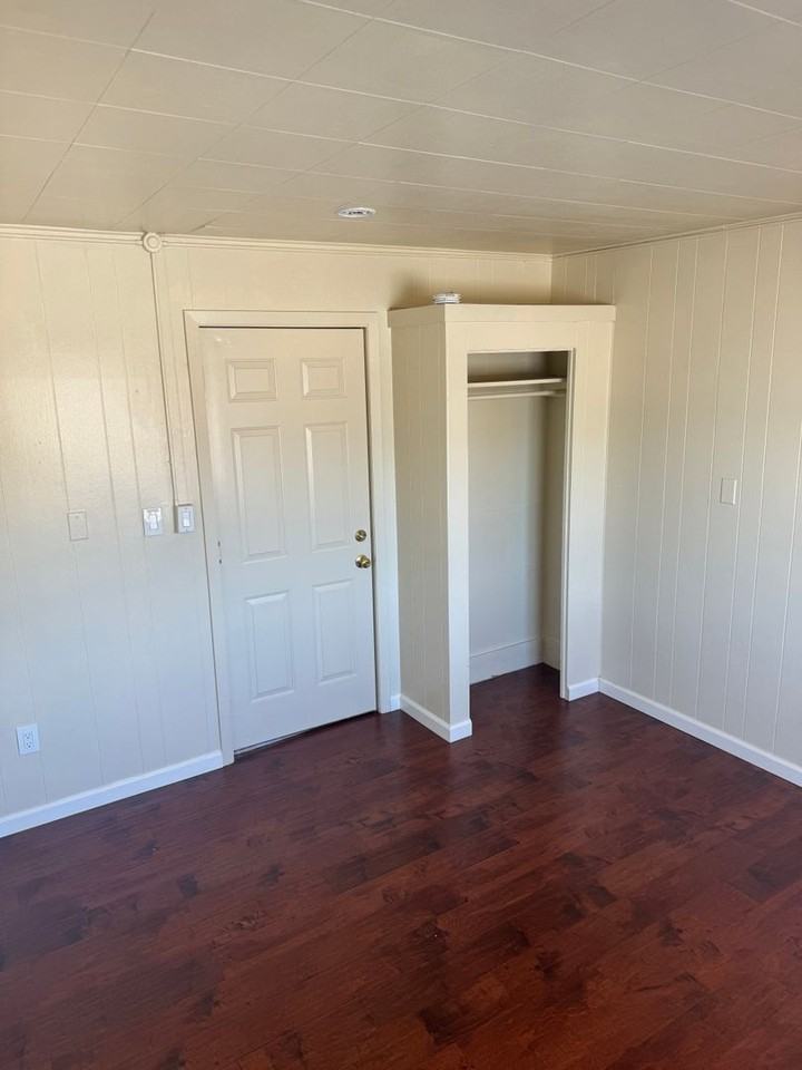 1715 Park St #6 - Photo 4 of 6