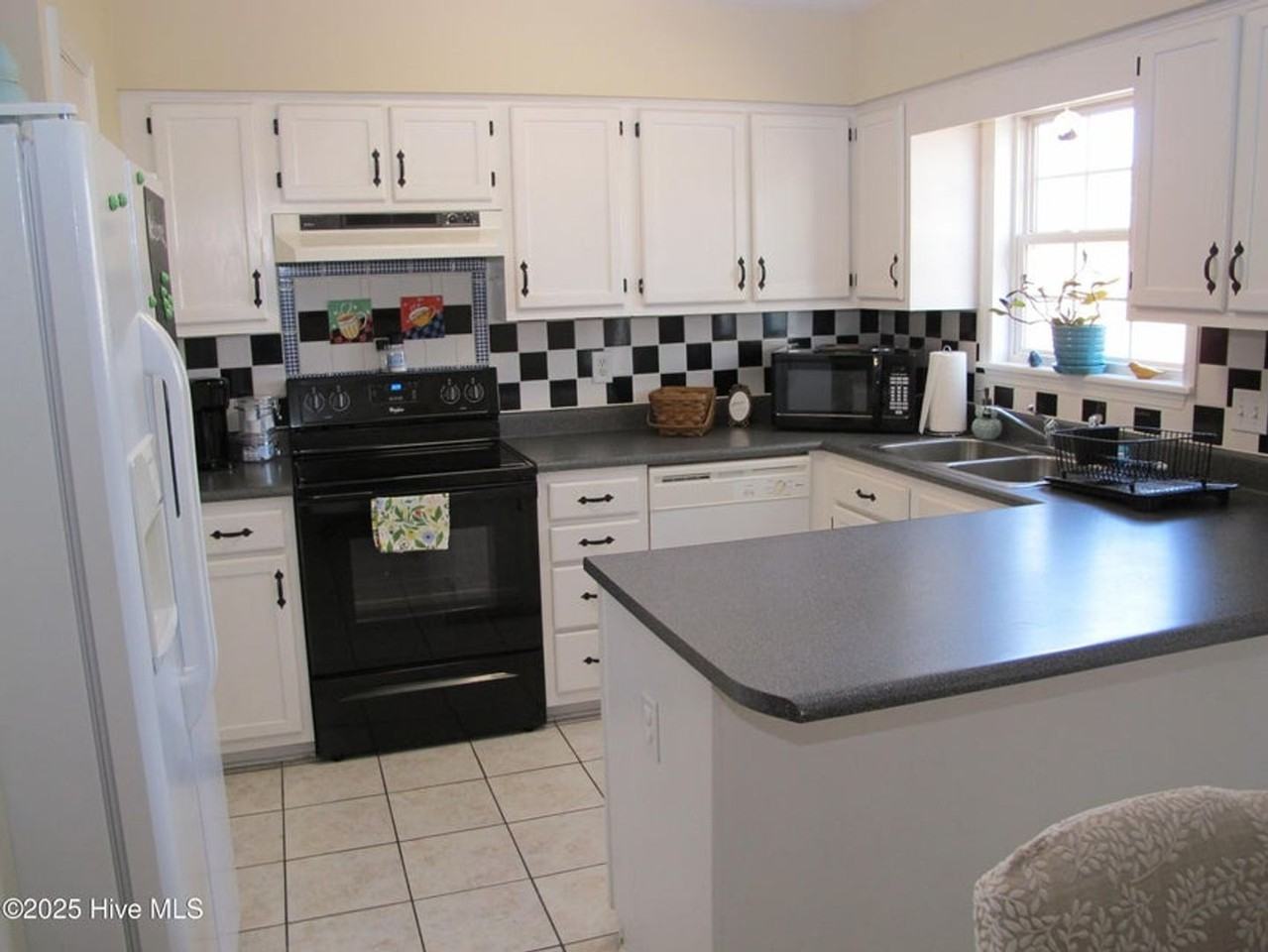 5613 Chop Way W - Photo 2 of 9