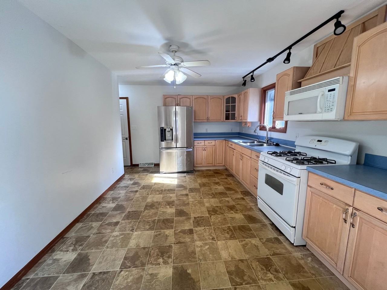 11442 Laham Lane - Photo 4 of 32