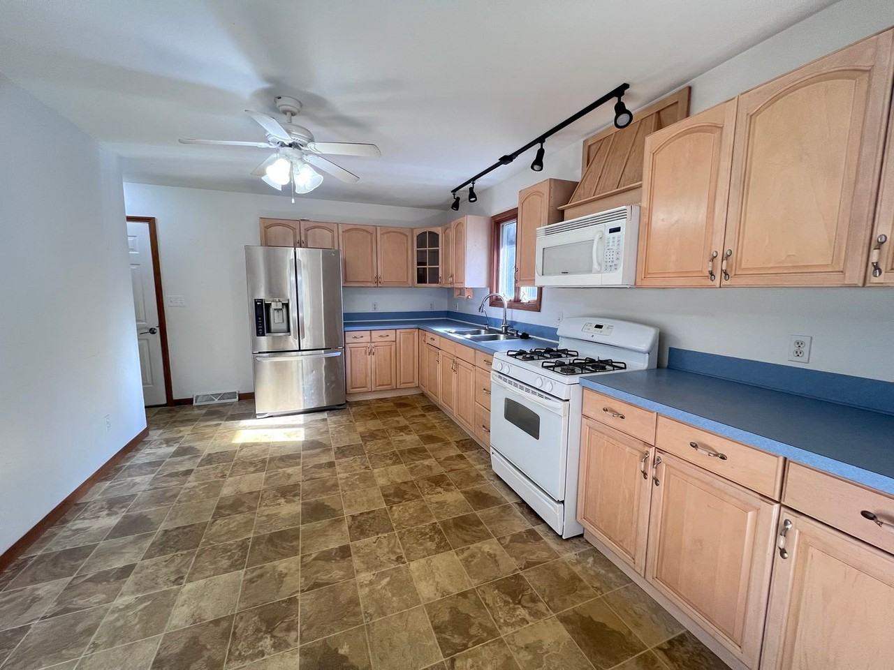 11442 Laham Lane - Photo 5 of 32