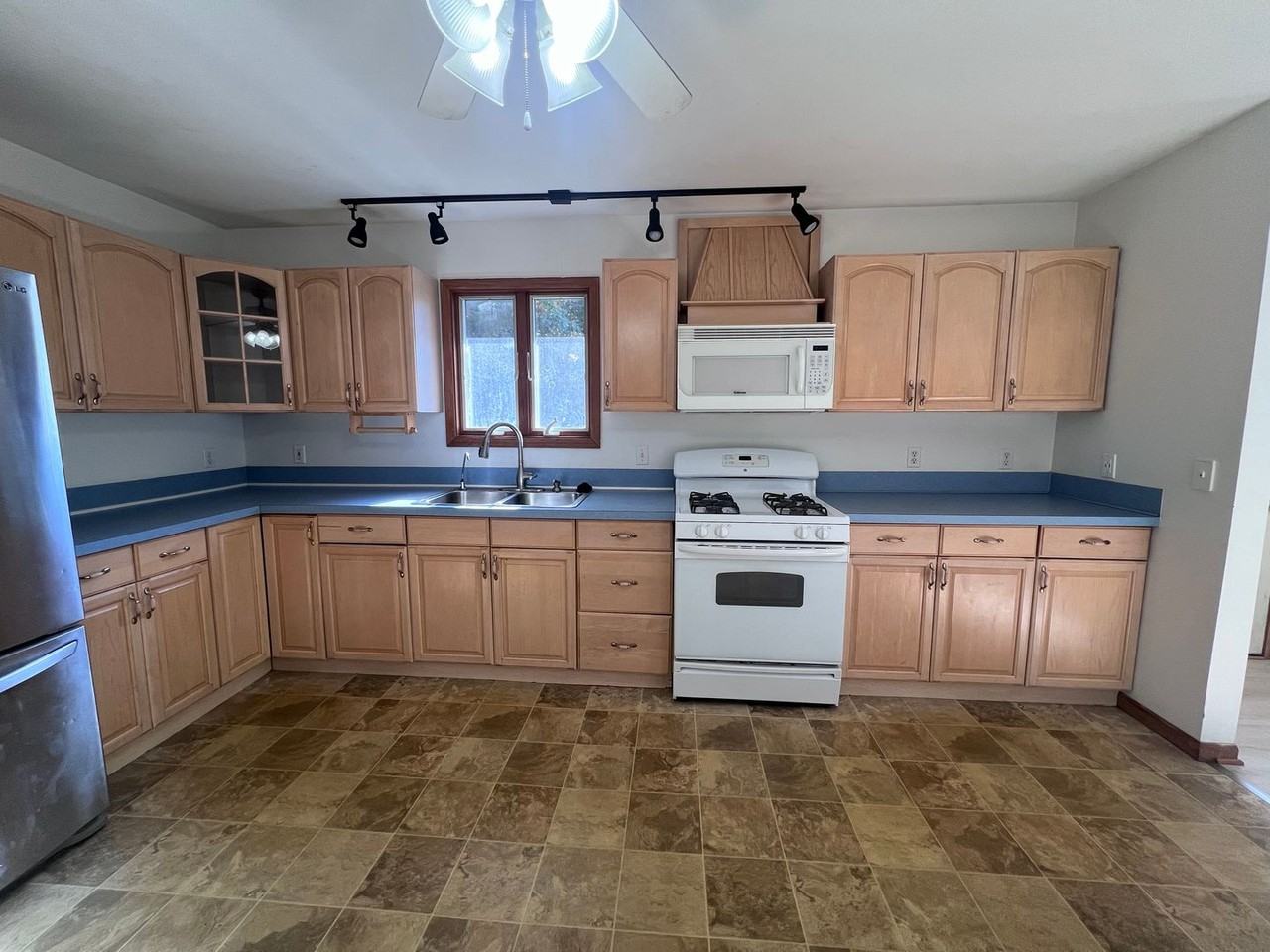 11442 Laham Lane - Photo 6 of 32