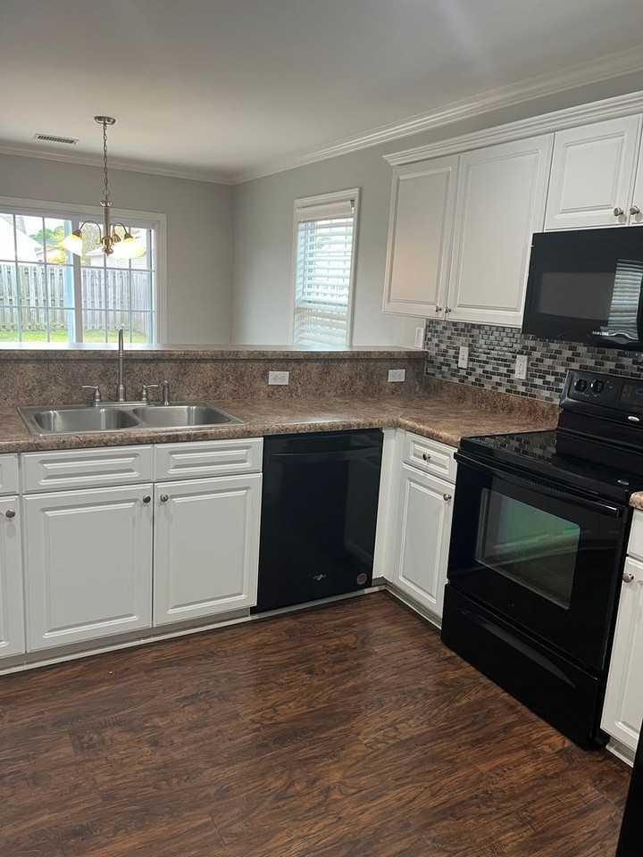 1621 Royal Pine Ct - Photo 2 of 12