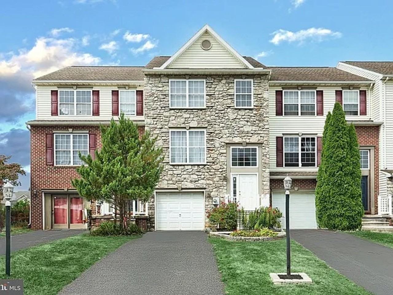 1193 Ledge Dr - Photo 3 of 39