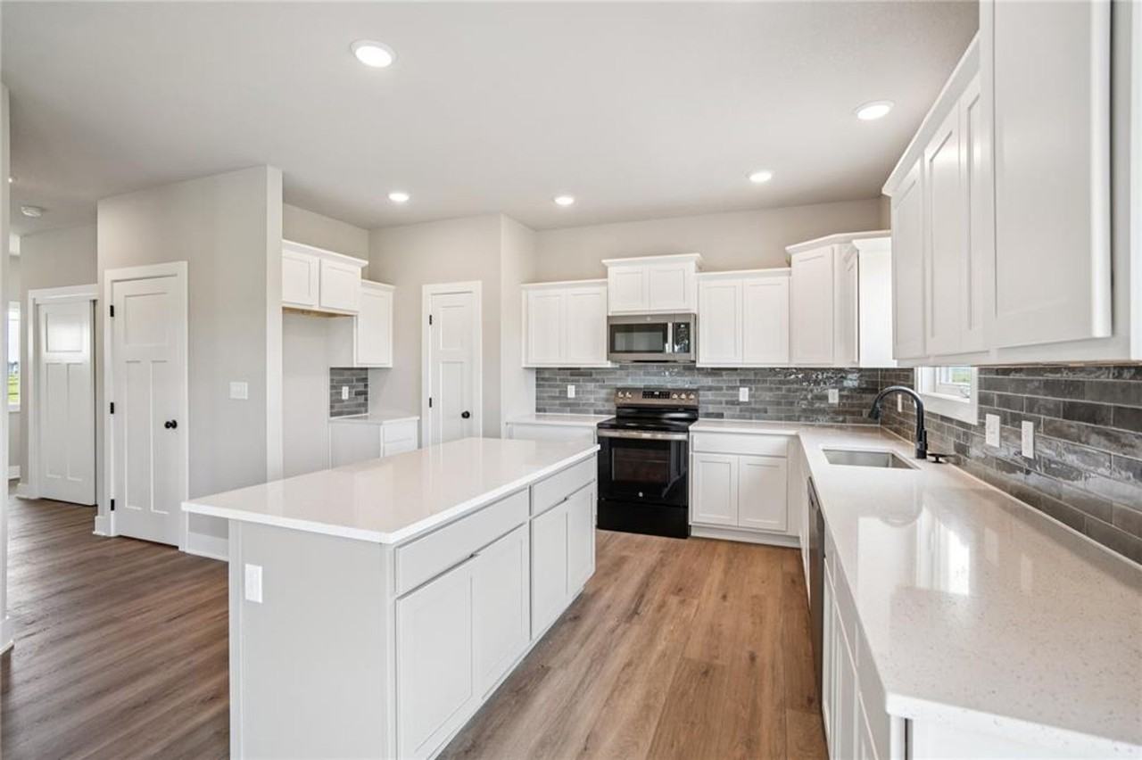 1420 Werthman Dr - Photo 3 of 15