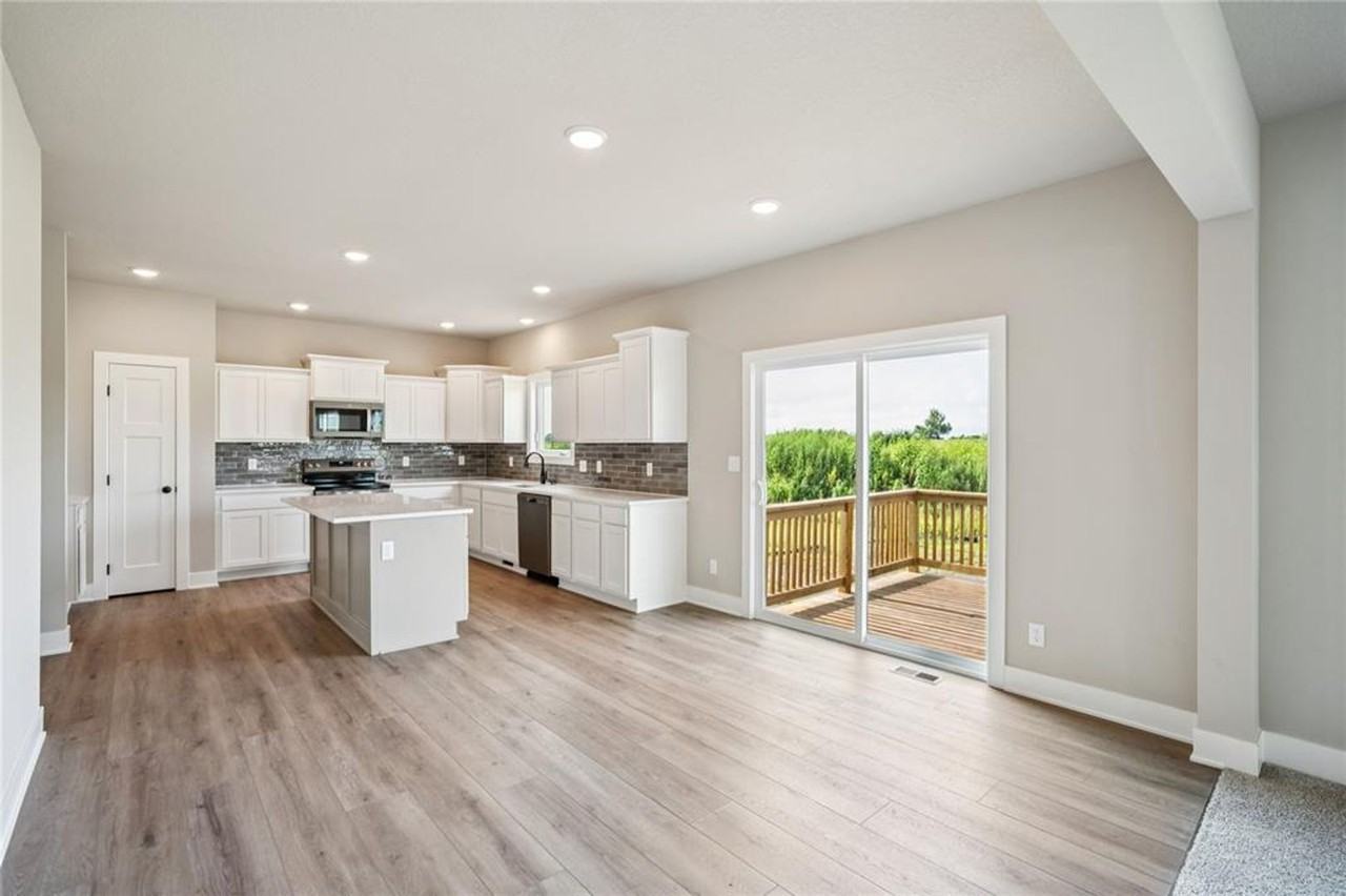 1420 Werthman Dr - Photo 4 of 15