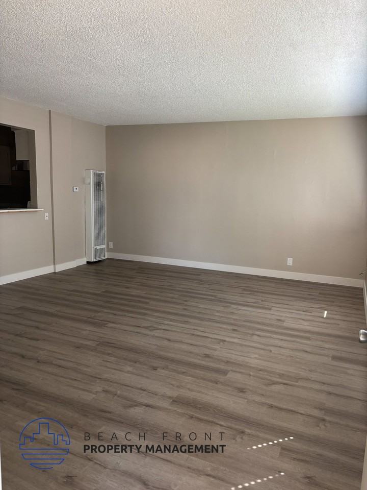 134 E. Wakefield Ave. - Photo 2 of 9