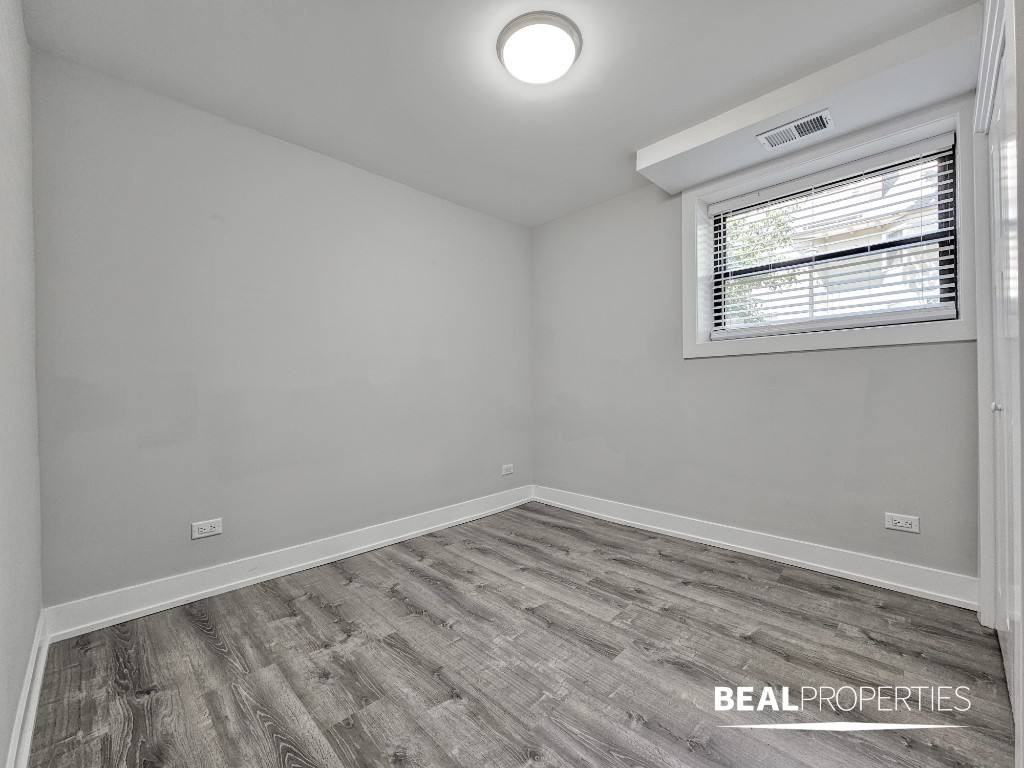 914 Crain Street - Photo 6 of 9