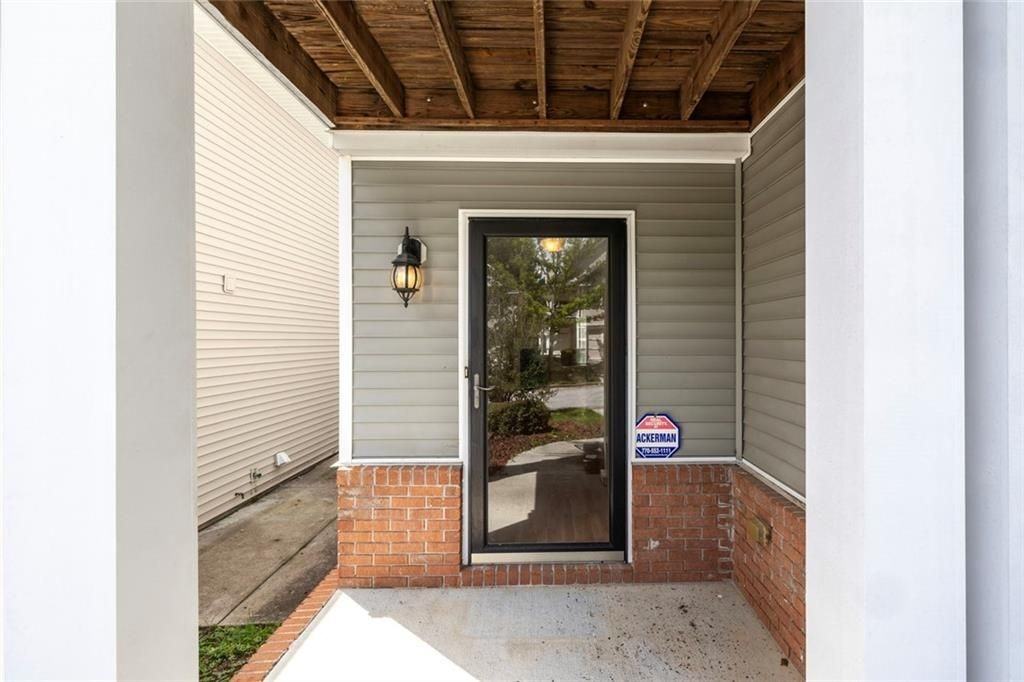 663 Lakes Cir - Photo 4 of 19