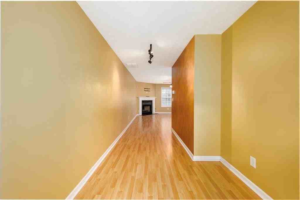 663 Lakes Cir - Photo 5 of 19