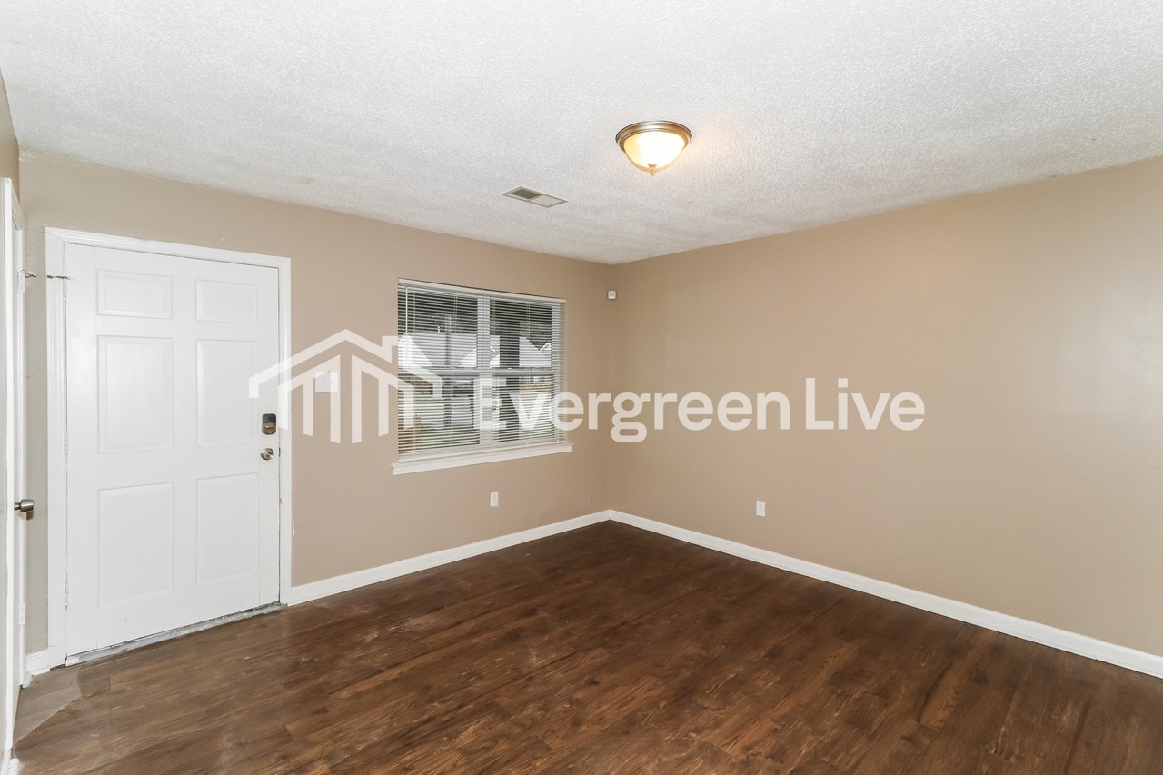 3375 Vineyard Haven Place - Photo 3 of 15