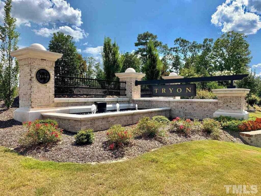 137 Etteinne Garden Ln #1 - Photo 6 of 28