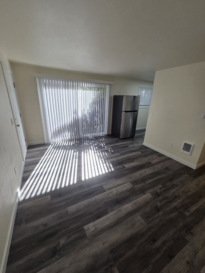 2105 10th Ave W #2105 - Photo 5 of 16