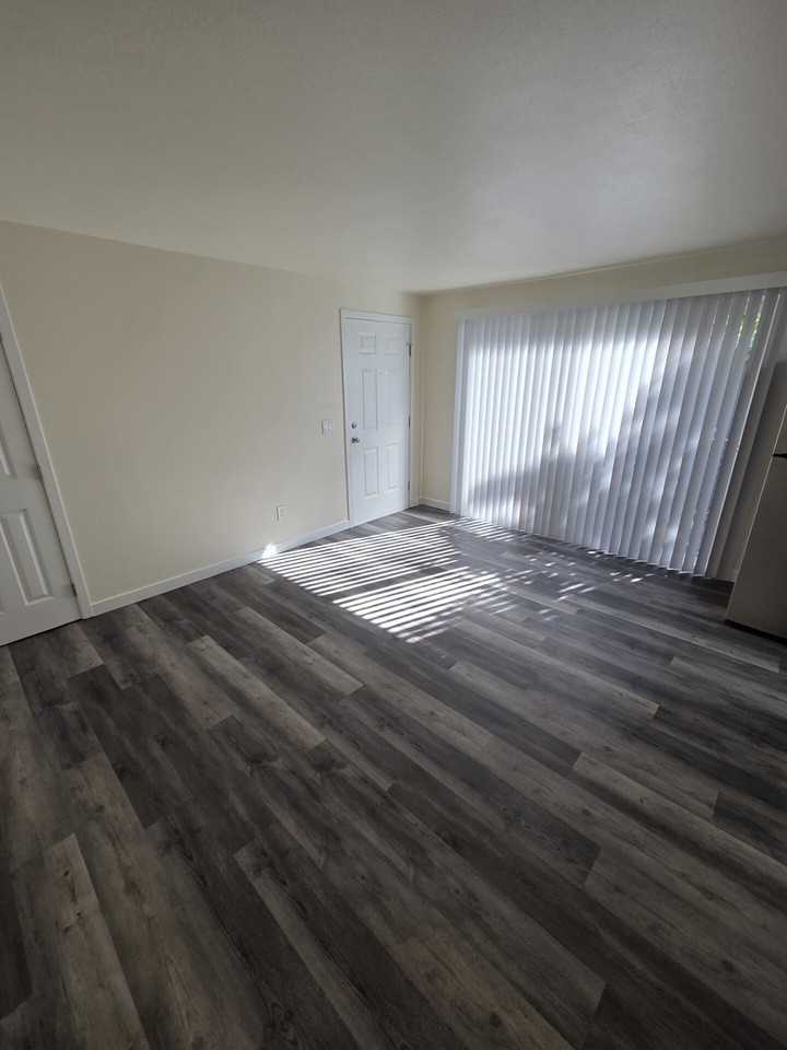 2105 10th Ave W #2105 - Photo 2 of 16