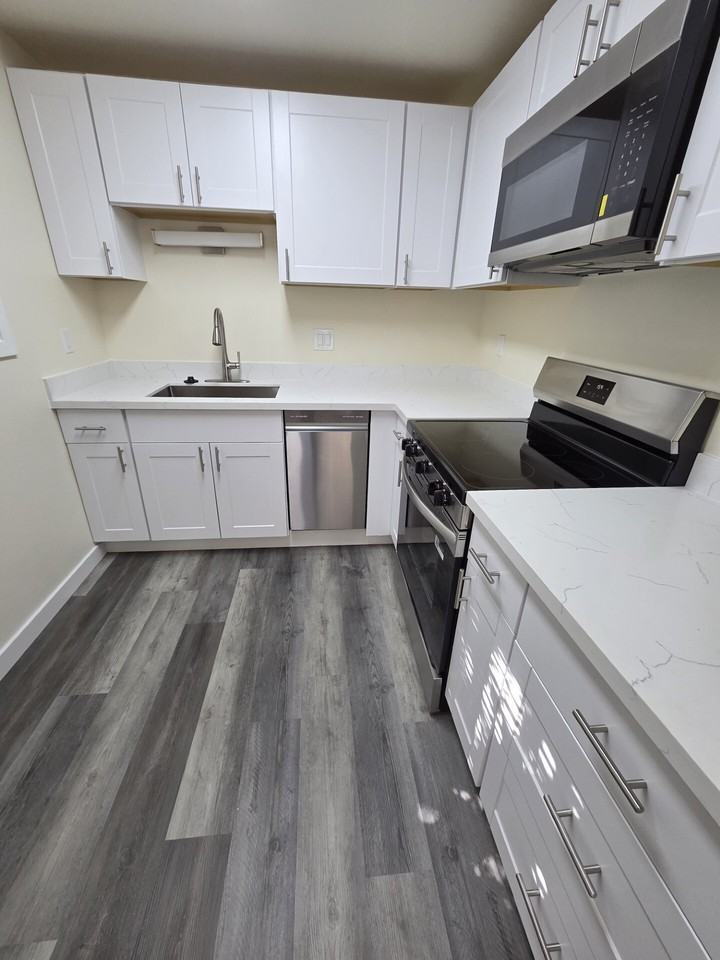 2105 10th Ave W #2105 - Photo 3 of 16