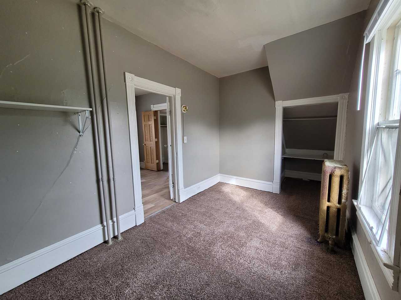 610 1/2 9th Ave E - Photo 2 of 7