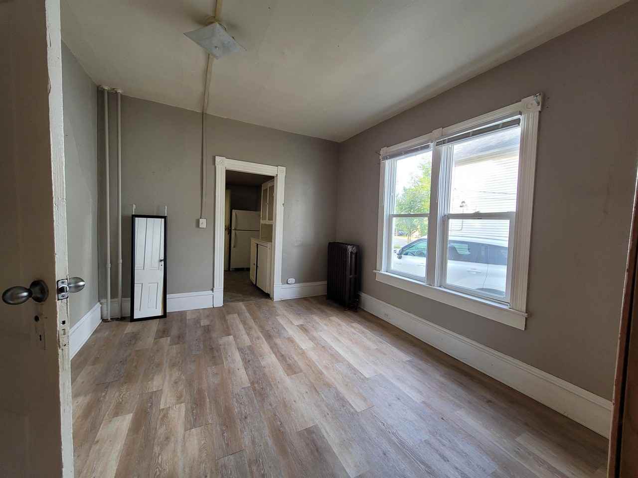 610 1/2 9th Ave E - Photo 3 of 7