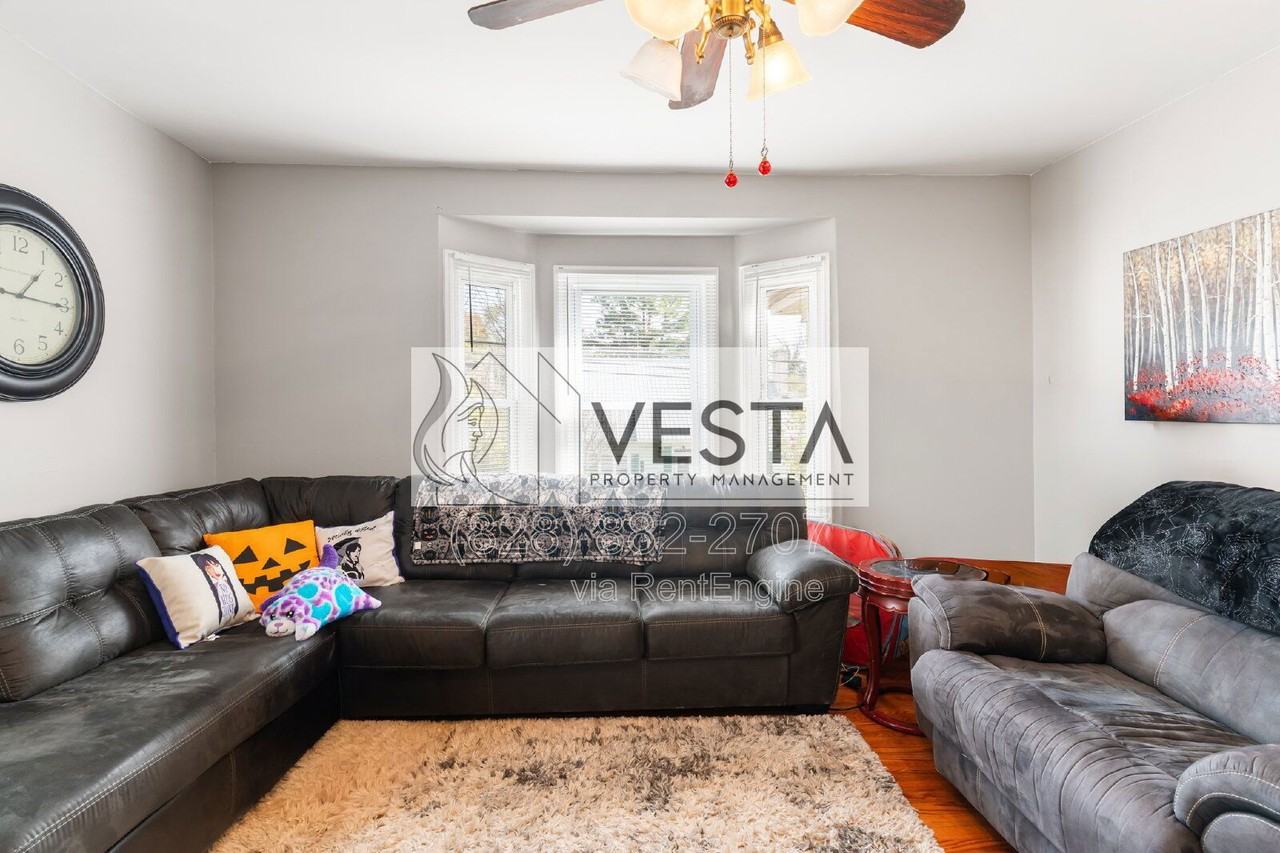 241 North Main Street - Photo 4 of 35