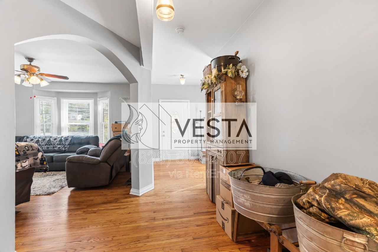 241 North Main Street - Photo 5 of 35