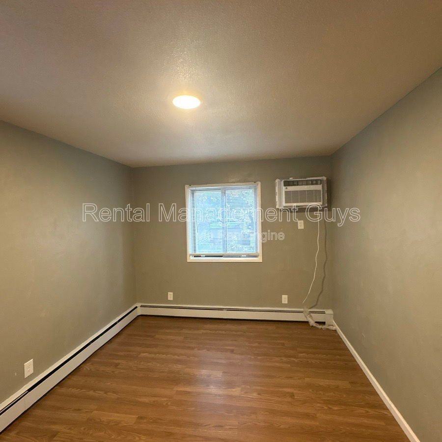 3643 Penn Ave N #4 - Photo 4 of 14