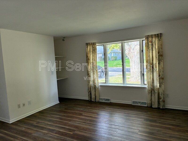 410 Monroe Street - Photo 4 of 17