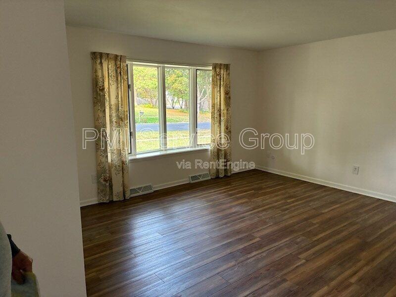 410 Monroe Street - Photo 5 of 17