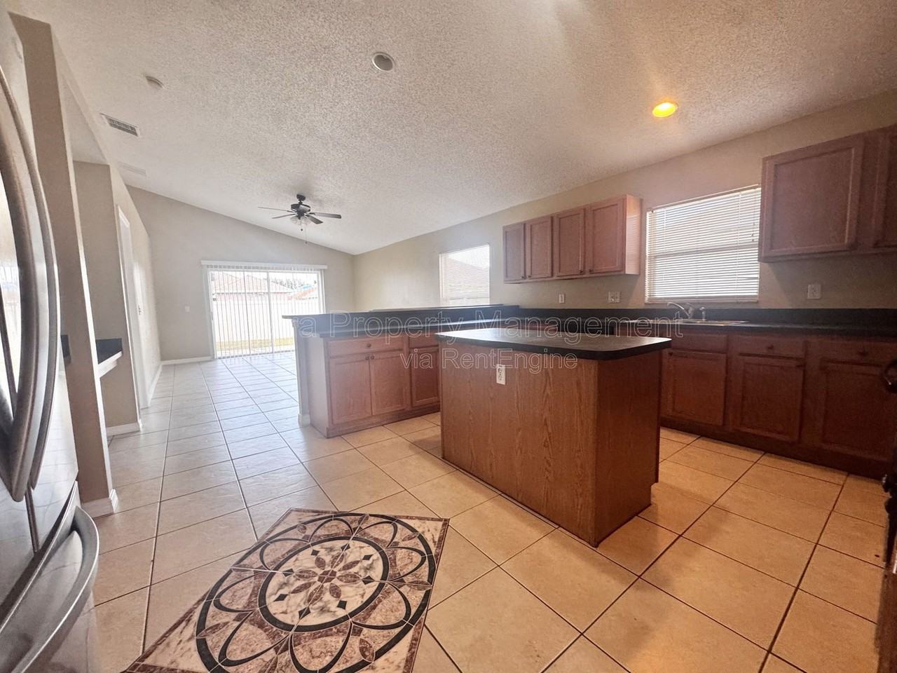 127 Appian Way - Photo 3 of 10