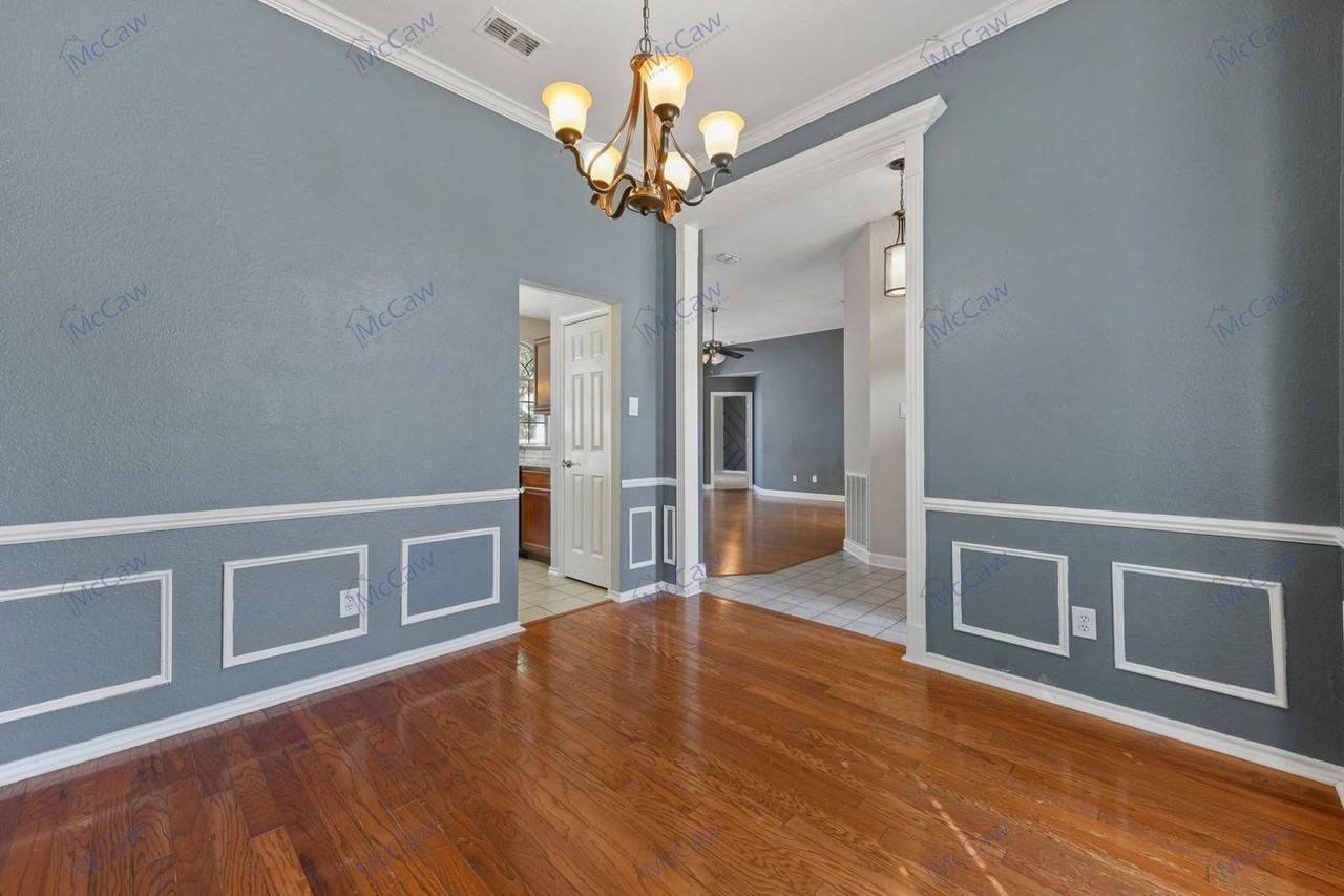 8041 Flagstone St - Photo 4 of 29