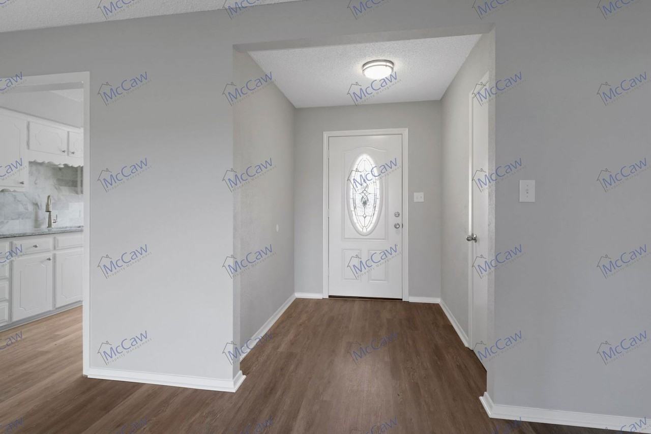 308 E Fairlane Dr - Photo 4 of 18