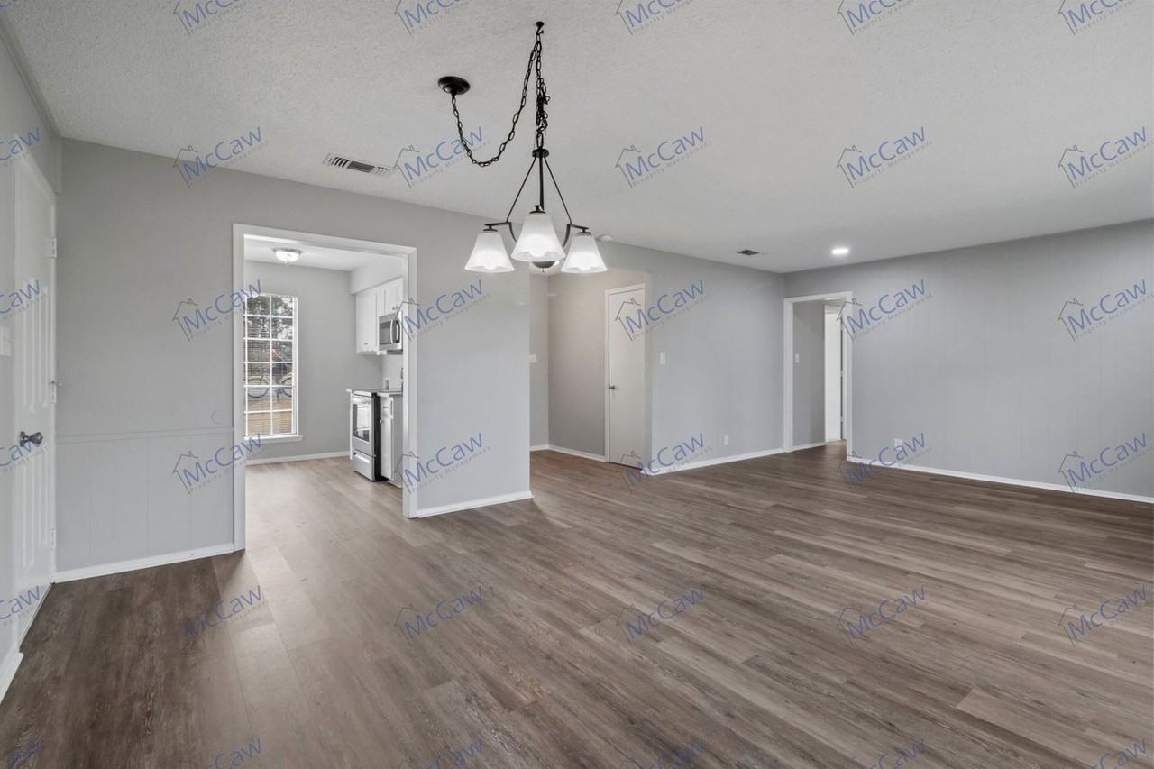 308 E Fairlane Dr - Photo 2 of 18