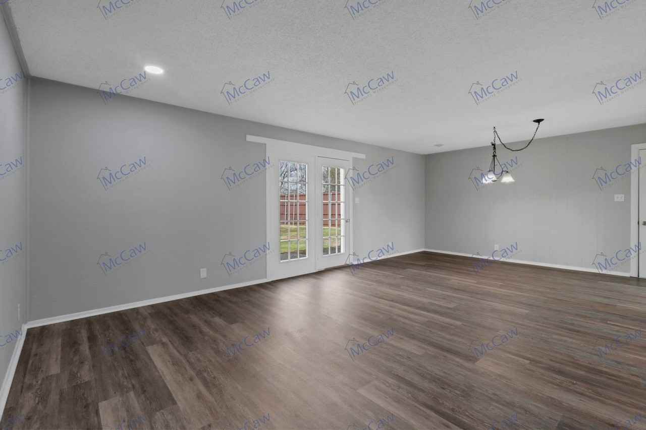 308 E Fairlane Dr - Photo 7 of 18