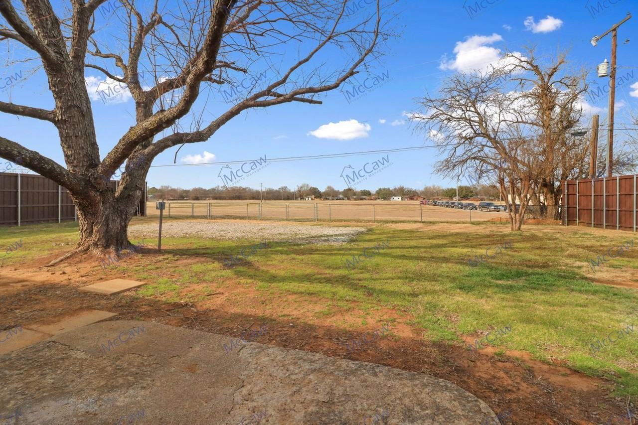 308 E Fairlane Dr - Photo 3 of 18