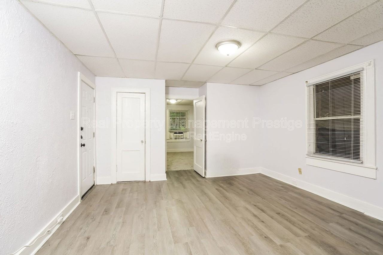 117 6th Avenue North #2 - Photo 3 of 10