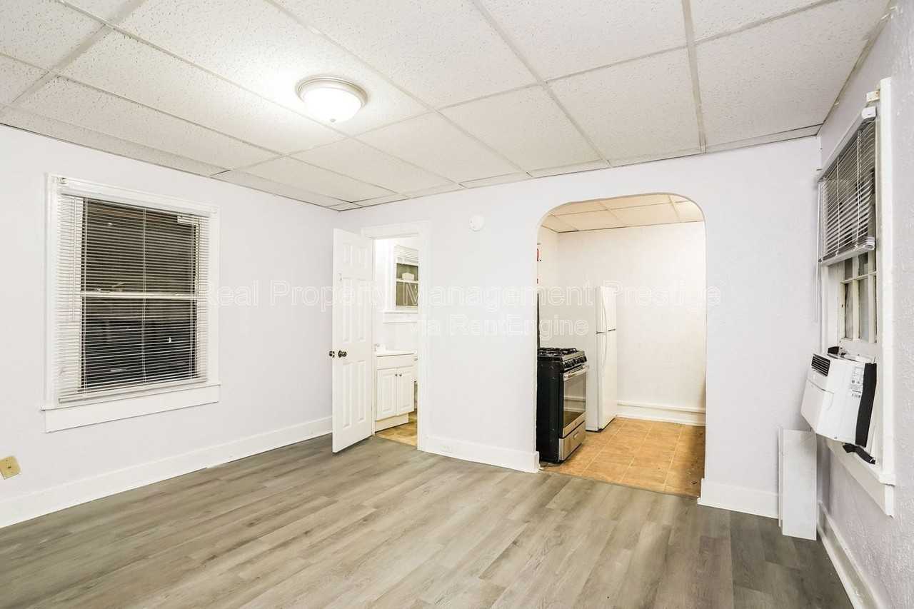 117 6th Avenue North #2 - Photo 4 of 10