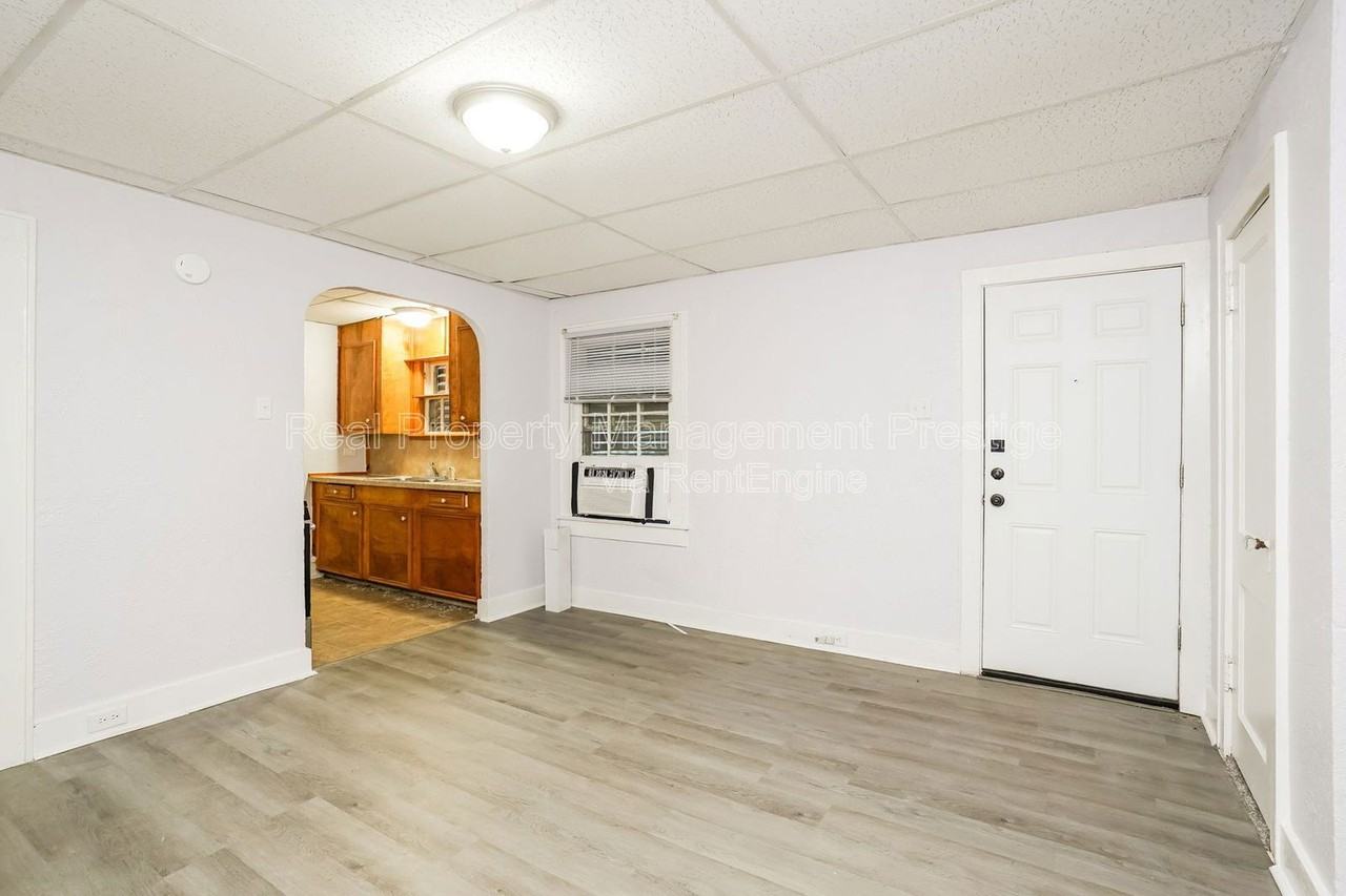 117 6th Avenue North #2 - Photo 5 of 10